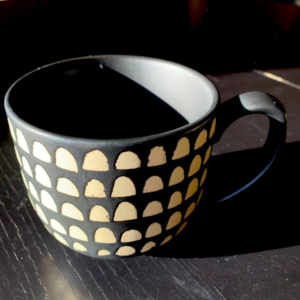 THE OLD POTTERY COMPANY |  Black and White Patterned Oversize Mug.